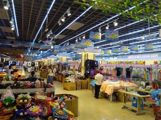 八鋼首家服裝批發城迎父親節，男士進店有禮驚喜不斷